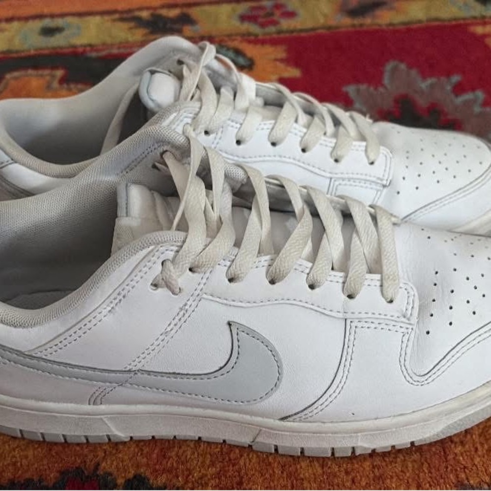 Nike Men's 10.5 White Sneakers